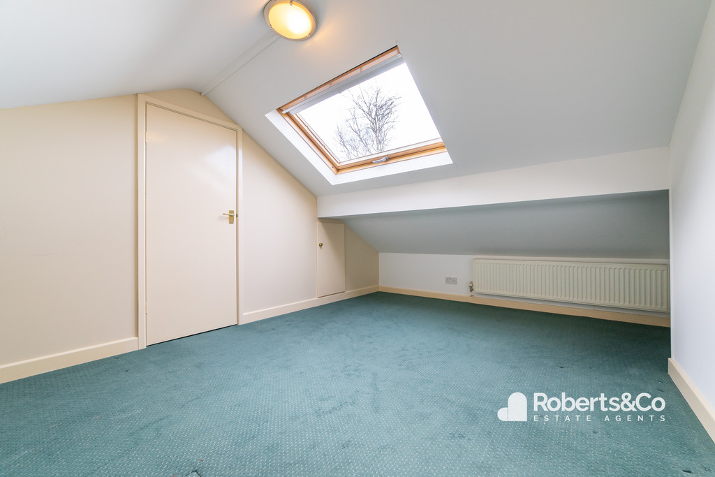 another empty to-be-designed room by robertsco estate agents lea!