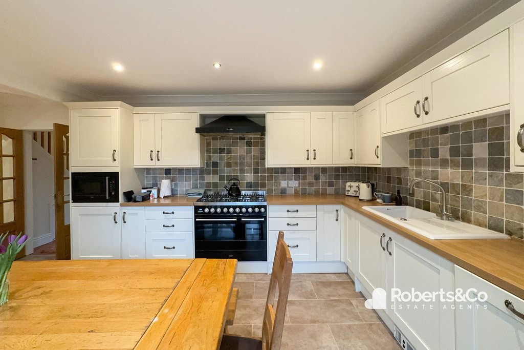 Kitchen in estate agents property, Hutton, Lindle lane