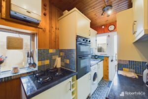 Tight kitchen space in giller Drive, Penwortham letting agents