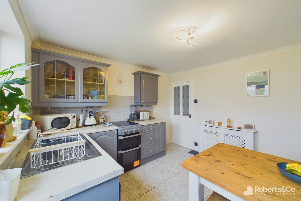 fulwood property kitchen from roberts letting agents fulwood