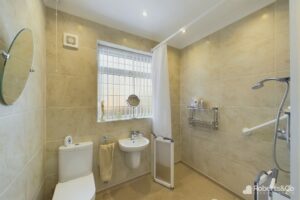 Newlands avenue property bathroom and en suite. Furnished to the brim! Thanks to roberts letting agents penwortham