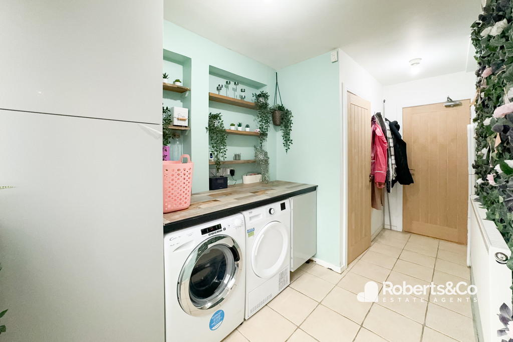 Hawthorne avenue, newton sales washer room area for cleaning, preston