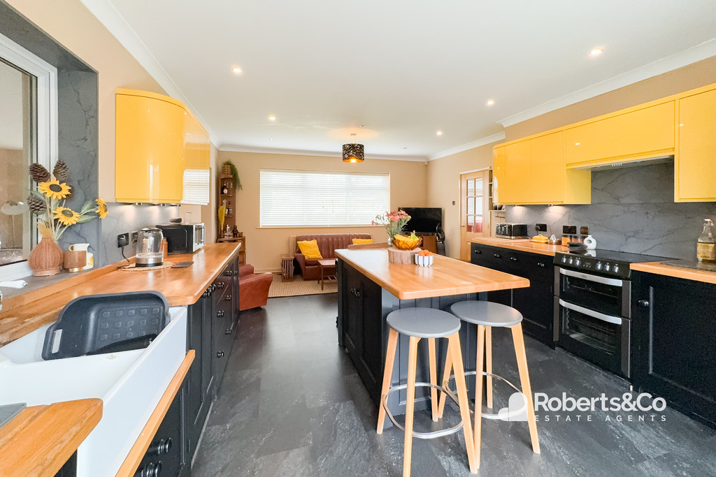 Yellow and black bumblebee kitchen in walton le dale area, preston, lancashire