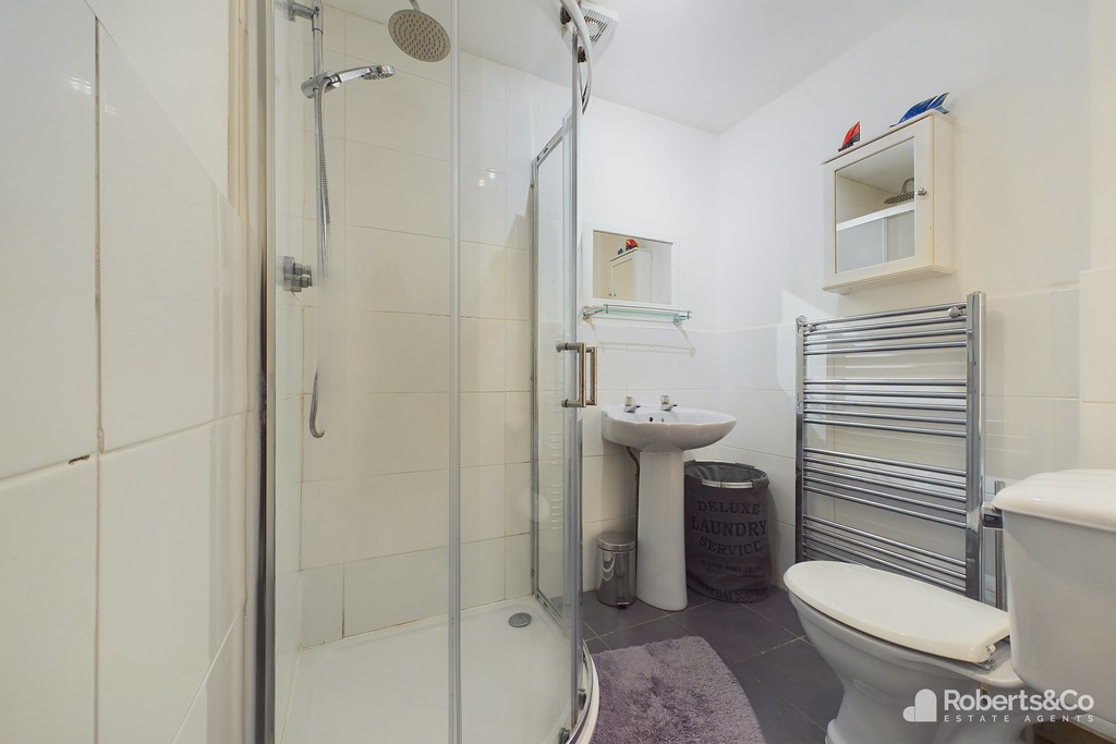 bathroom with sleek design, courtesy of roberts letting agents