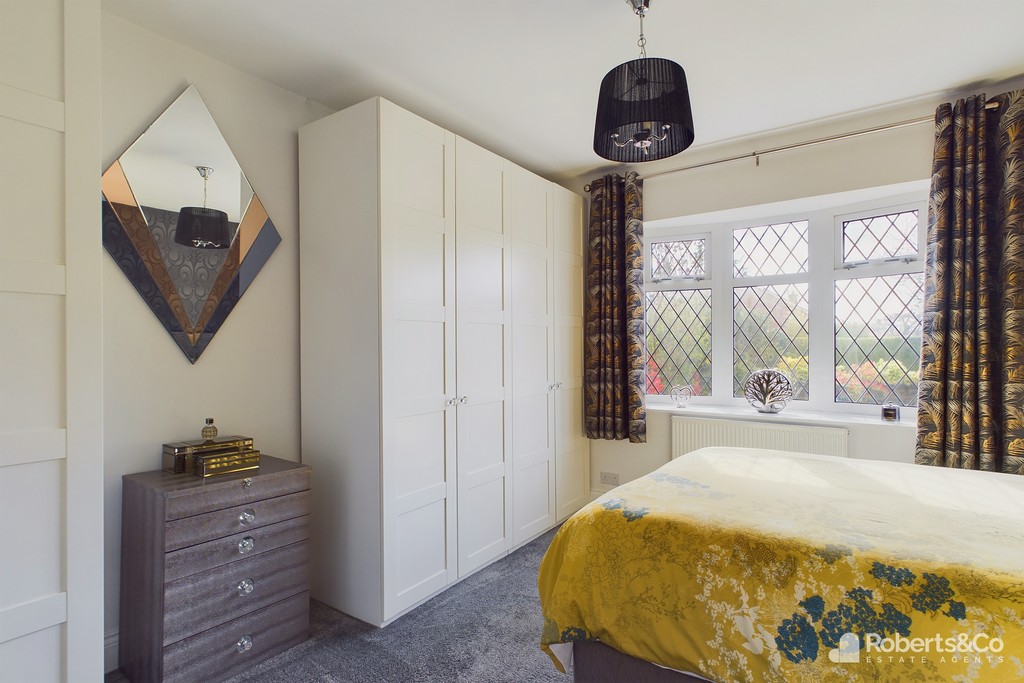 Second picture of bedroom in Penwortham, Preston