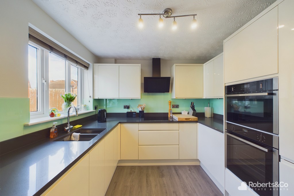 Available through Roberts Estate Agents, this room offers great potential for anyone using the services of Letting Agents Walton Le Dale to find their perfect home