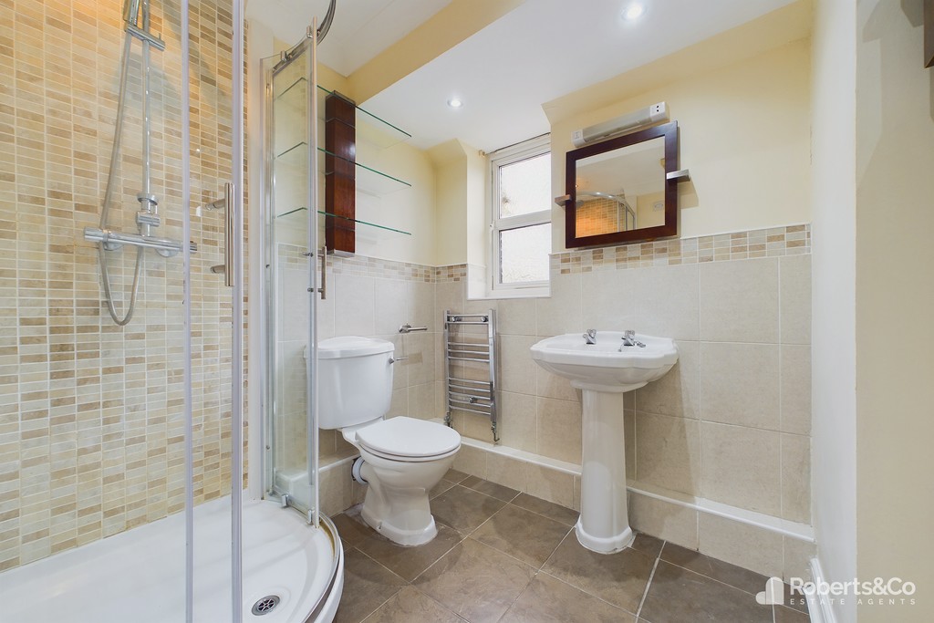 Marketed by Estate Agents Preston, this room is managed by Property Management Walton le Dale, making it an excellent option for those looking to rent my home in Farington Moss