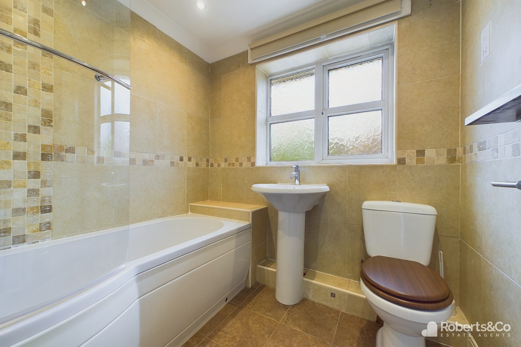 The room, offered through Estate Agent Preston, provides a strategic opportunity for clients serviced by Roberts Estate Agents to sell my house.
