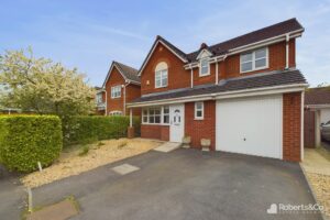 Roberts&Co offers this room, handled by the expert Letting Agents Preston, for sellers looking to capitalize on the Sell my home market in Farington Moss.
