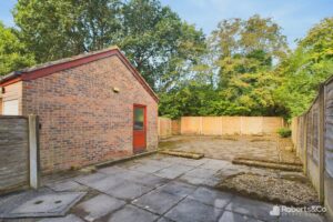 shed and back garden, home in Penwortham