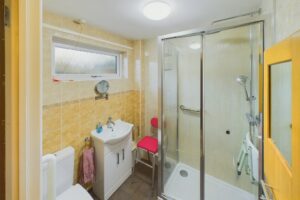 bathroom, property in Penwortham